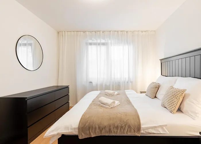 Old Town Oasis 3 *